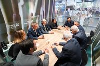 Tenerife prioriza su apuesta por la sostenibilidad en los encuentros con los operadores turísticos de Fitur